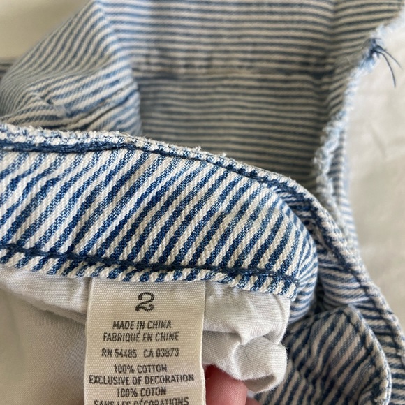 American Eagle distressed cutoff shorts - Picture 4 of 4